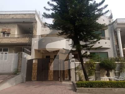 آئی ۔ 8 اسلام آباد میں 3 کمروں کا 12 مرلہ بالائی پورشن 1.3 لاکھ میں کرایہ پر دستیاب ہے۔