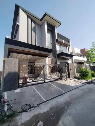بحریہ ٹاؤن ۔ سیکٹر ایف بحریہ ٹاؤن,لاہور میں 5 کمروں کا 10 مرلہ مکان 2.0 لاکھ میں کرایہ پر دستیاب ہے۔
