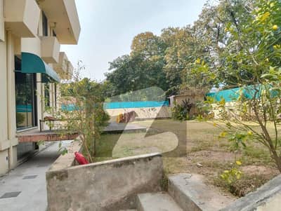 Investor Alert F7 Porsh Address 1066 Syd House 6bedroom Drawing and Dining TV Lounge Kitchen with sqtr Front Lawn Margalla Facing CDA Transfer Near to Markaz Main Location