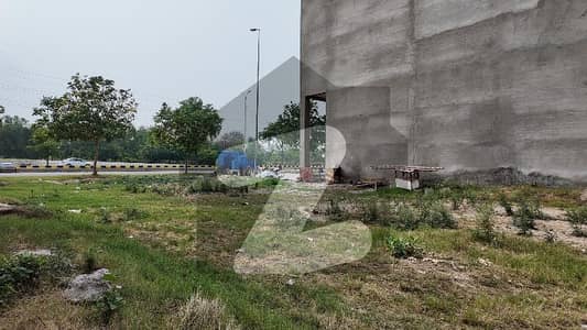 8 Marla Commercial Plot 200'Ft Road Phase 6