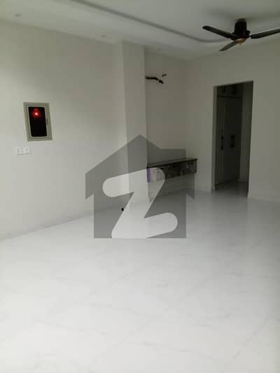Rent: PKR 60,000/month Apartment Features & Amenities:
