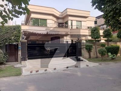 ڈی ایچ اے فیز 3 ڈیفنس (ڈی ایچ اے),لاہور میں 5 کمروں کا 1 کنال مکان 8.25 کروڑ میں برائے فروخت۔ ڈی ایچ اے فیز 3 ڈیفنس (ڈی ایچ اے),لاہور میں 5 کمروں کا 1 کنال مکان 8.25 کروڑ میں برائے فروخت۔