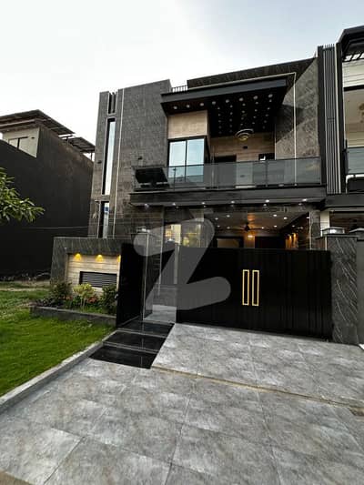 5 Marla Brand New House for Sale in Executive Block, Park View City Lahore - 40 ft Road