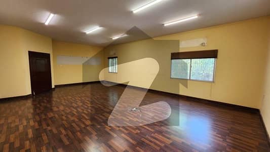 2000 Square Yards House Available In Clifton - Block 5 For rent