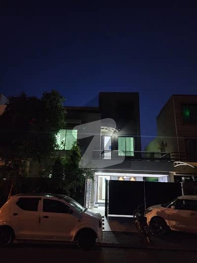 بحریہ ٹاؤن رفیع بلاک بحریہ ٹاؤن سیکٹر ای,بحریہ ٹاؤن,لاہور میں 5 کمروں کا 10 مرلہ مکان 1.55 لاکھ میں کرایہ پر دستیاب ہے۔ بحریہ ٹاؤن رفیع بلاک بحریہ ٹاؤن سیکٹر ای,بحریہ ٹاؤن,لاہور میں 5 کمروں کا 10 مرلہ مکان 1.55 لاکھ میں کرایہ پر دستیاب ہے۔
