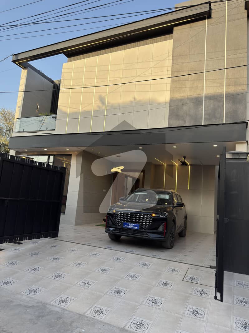 10 Marla house for sale in Model town 10 Marla house for sale in Model town
