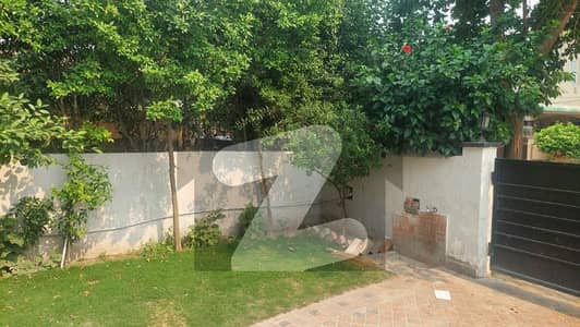 پیراگون سٹی لاہور میں 4 کمروں کا 6 مرلہ مکان 1.2 لاکھ میں کرایہ پر دستیاب ہے۔