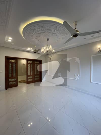 14 Marla luxury house upper floor for rent