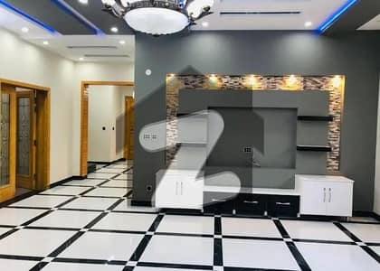 پی جی ای سی ایچ ایس فیز 2 پنجاب گورنمنٹ ایمپلائیز سوسائٹی,لاہور میں 6 کمروں کا 1 کنال مکان 5.4 کروڑ میں برائے فروخت۔
