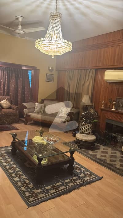 ڈی ایچ اے فیز 2 - بلاک ایس فیز 2,ڈیفنس (ڈی ایچ اے),لاہور میں 6 کمروں کا 2 کنال مکان 18.0 کروڑ میں برائے فروخت۔