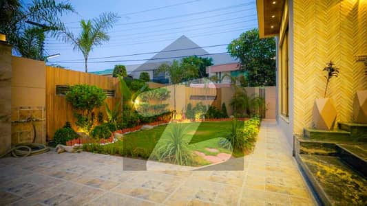 FULL BASEMENT CORNER 1 KANAL FACING PARK BUNGALOW IS UP FOR SALE (ORIGINAL PICS ATTACHED)
