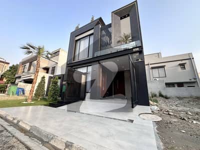 بحریہ ٹاؤن جناح بلاک بحریہ ٹاؤن سیکٹر ای,بحریہ ٹاؤن,لاہور میں 3 کمروں کا 5 مرلہ مکان 2.9 کروڑ میں برائے فروخت۔ بحریہ ٹاؤن جناح بلاک بحریہ ٹاؤن سیکٹر ای,بحریہ ٹاؤن,لاہور میں 3 کمروں کا 5 مرلہ مکان 2.9 کروڑ میں برائے فروخت۔