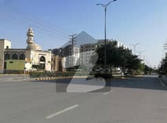 Stunning 12 Marla Flat In Askari 11 Available