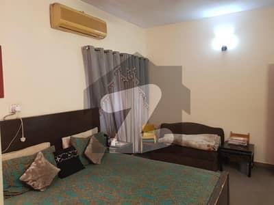 ڈی ایچ اے فیز 2 - بلاک وی فیز 2,ڈیفنس (ڈی ایچ اے),لاہور میں 4 کمروں کا 1 کنال مکان 6.35 کروڑ میں برائے فروخت۔