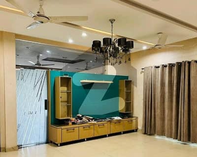 ڈی ایچ اے فیز 4 - بلاک ڈیڈی فیز 4,ڈیفنس (ڈی ایچ اے),لاہور میں 7 کمروں کا 1 کنال مکان 9.25 کروڑ میں برائے فروخت۔