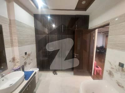 1 KANAL OWNER BUILD HOUSE AVAILABLE FOR SALE AT HOT LOCATION