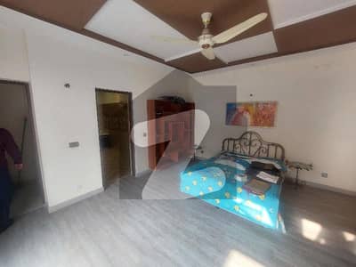 1 KANAL OWNER BUILD HOUSE AVAILABLE FOR SALE AT HOT LOCATION