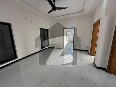 10 Marla House Available In Bahria Town Phase 8 - Block F For Sale
