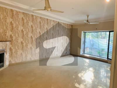 ONE KANAL BEAUTIFULL HOUSE AVALIABLE FOR RENT IN DHA DEFANCE PHASE 3