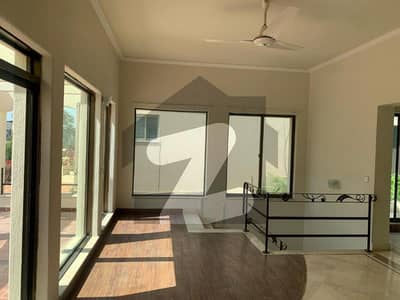 ONE KANAL BEAUTIFULL HOUSE AVALIABLE FOR RENT IN DHA DEFANCE PHASE 2