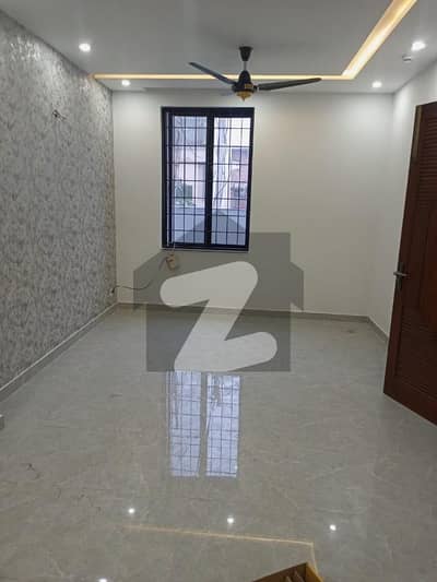 ای ایم ای سوسائٹی ۔ بلاک ڈی ای ایم ای سوسائٹی,لاہور میں 3 کمروں کا 5 مرلہ مکان 2.5 کروڑ میں برائے فروخت۔