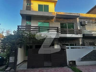 F 11/3 Beautiful House 10 Marla For rent