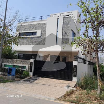 10 Marla Full House Available for Rent in DHA PHASE 7 T BLOCK