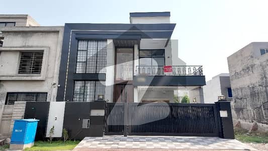 بحریہ آرچرڈ فیز 1 ۔ سینٹرل بحریہ آرچرڈ فیز 1,بحریہ آرچرڈ,لاہور میں 5 کمروں کا 10 مرلہ مکان 4.5 کروڑ میں برائے فروخت۔ بحریہ آرچرڈ فیز 1 ۔ سینٹرل بحریہ آرچرڈ فیز 1,بحریہ آرچرڈ,لاہور میں 5 کمروں کا 10 مرلہ مکان 4.5 کروڑ میں برائے فروخت۔