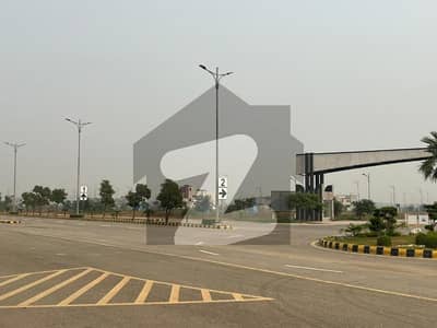 ڈی ایچ اے فیز 8 - بلاک زیڈ 3 ڈی ایچ اے فیز 8,ڈی ایچ اے ڈیفینس,لاہور میں 10 مرلہ رہائشی پلاٹ 1.5 کروڑ میں برائے فروخت۔