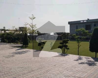 برکی روڈ کینٹ,لاہور میں 4 کمروں کا 6 کنال فارم ہاؤس 10.0 کروڑ میں برائے فروخت۔