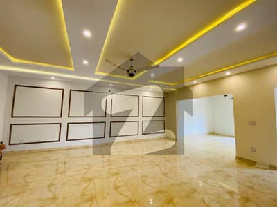 10 Marla Beautiful House for Rent in Bahria Town Phase 8 Sector E