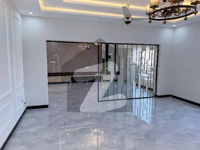 1000 Square Yards House In Central F-7/2 For sale