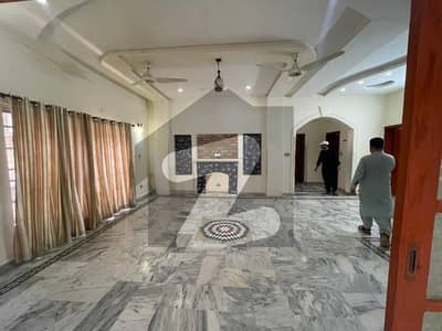 ڈی ایچ اے ڈیفینس فیز 2 ڈی ایچ اے ڈیفینس,اسلام آباد میں 3 کمروں کا 1 کنال بالائی پورشن 1.0 لاکھ میں کرایہ پر دستیاب ہے۔