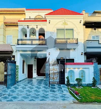 سٹی ہاؤسنگ سوسائٹی گوجرانوالہ میں 4 کمروں کا 5 مرلہ مکان 2.85 کروڑ میں برائے فروخت۔