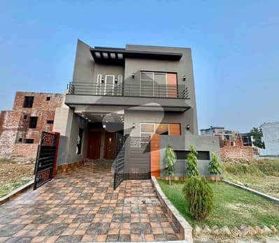 سٹی ہاؤسنگ سوسائٹی گوجرانوالہ میں 4 کمروں کا 5 مرلہ مکان 1.75 کروڑ میں برائے فروخت۔