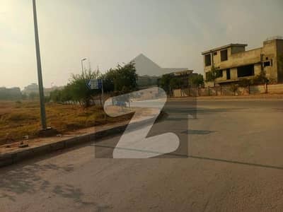 Residential Plot Of 1 Kanal For sale In Bahria Town Phase 8 - Block P