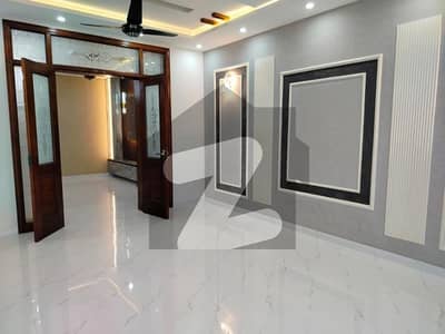 ٹاپ سٹی 1 - بلاک اے ٹاپ سٹی 1,اسلام آباد میں 5 کمروں کا 10 مرلہ مکان 5.2 کروڑ میں برائے فروخت۔