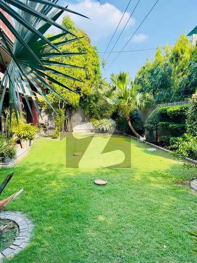 Cantt 35 Marla Old house with spacious front is available for Sale.