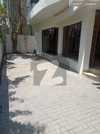 Gulberg 12 Marla Decent Town House Is Available For Sale. Gulberg 12 Marla Decent Town House Is Available For Sale.