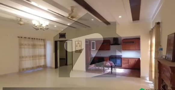 طفیل روڈ کینٹ,لاہور میں 6 کمروں کا 1 کنال مکان 6.75 کروڑ میں برائے فروخت۔