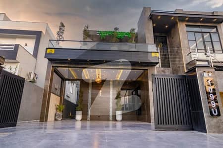 ڈی ایچ اے فیز 7 - بلاک یو فیز 7,ڈیفنس (ڈی ایچ اے),لاہور میں 5 کمروں کا 1 کنال مکان 10.65 کروڑ میں برائے فروخت۔