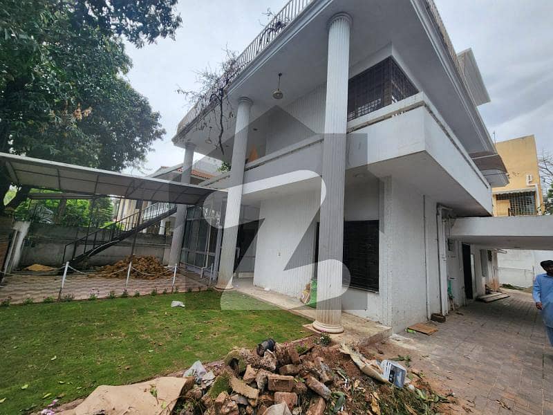 6 BEDROOMS HOUSE FOR RENT IN F-8 6 BEDROOMS HOUSE FOR RENT IN F-8