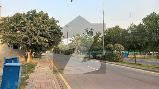 Bahria Orchard , LCO C Block , PLOT NO 114 , On 80 Feet Road For Sale