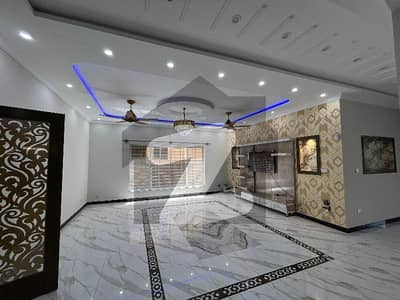 Brand New Designer 1 Kanal House for Rent