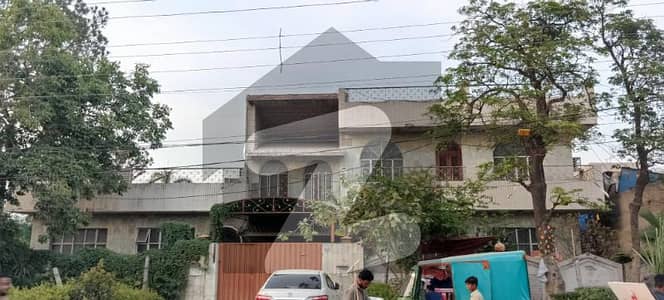 Township Sector A1 1.5 Kanal Commercial House For Sale