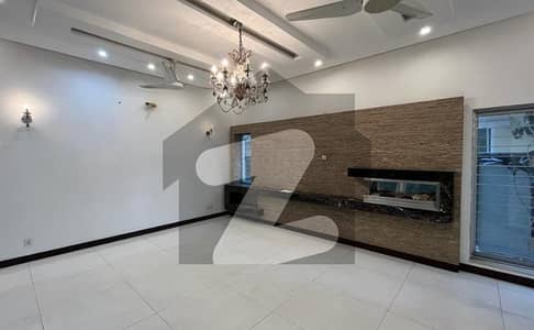 ڈی ایچ اے فیز 4 ڈیفنس (ڈی ایچ اے),لاہور میں 5 کمروں کا 1 کنال مکان 2.7 لاکھ میں کرایہ پر دستیاب ہے۔