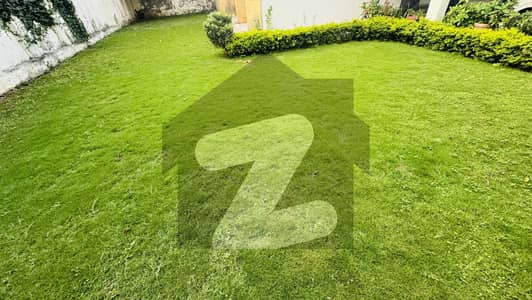 ایف ۔ 8 اسلام آباد میں 5 کمروں کا 1 کنال مکان 50.0 کروڑ میں برائے فروخت۔