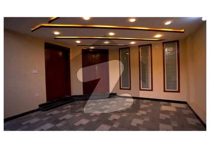 10 MARLA HOUSE AVAILABLE FOR SALE