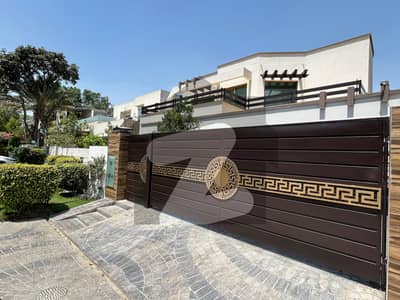 1 KANAL ELEGANT SUPER HOT LOCATED RENOVATED BUNGALOW IS AVAILABLE IN THE BEST BLOCK OF DHA LAHORE.