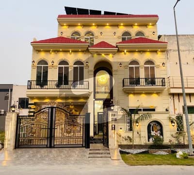 سٹی ہاؤسنگ سوسائٹی گوجرانوالہ میں 6 کمروں کا 10 مرلہ مکان 4.25 کروڑ میں برائے فروخت۔